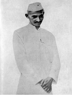 Gandhi in 'Gandhi Cap' , 1920