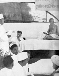 Gandhi at a Goraksha meeting, Bombay 1926